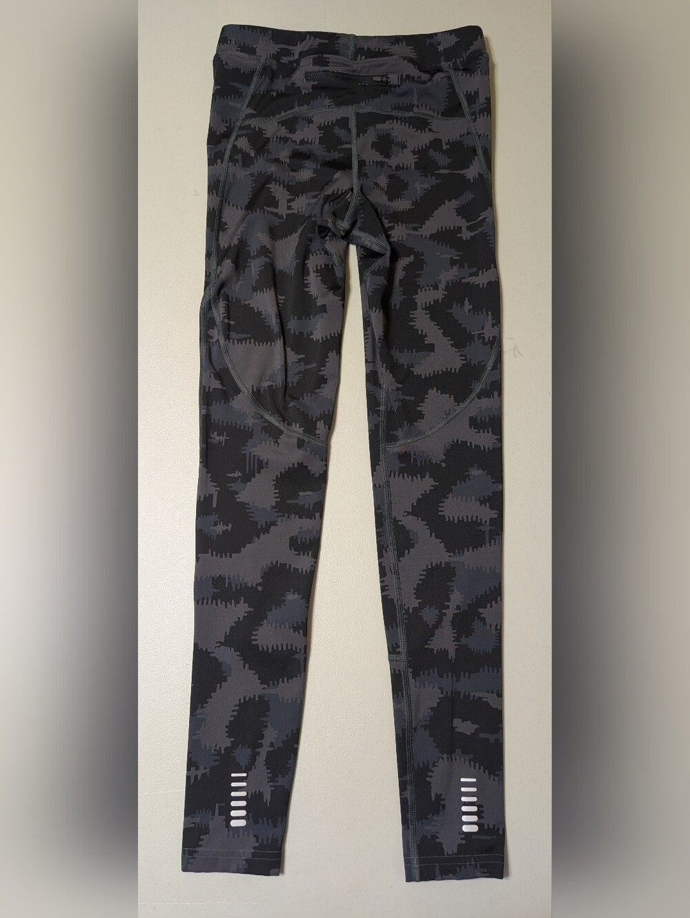 Under Armour black camo leggings, medium - Picture 4 of 6